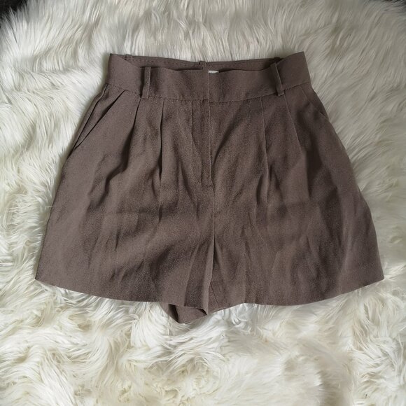 Babaton High Waisted Pleated Shorts - Size 0 - Picture 4 of 8